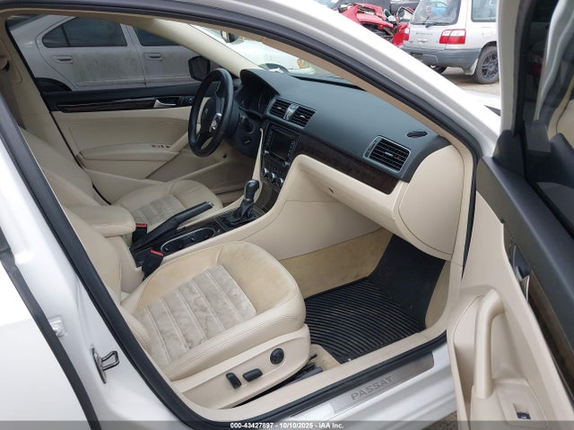 Volkswagen Passat 2014 1VWCT7A38EC033644 Image 5