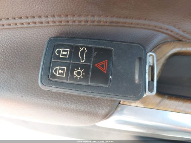 2016 VOLVO XC60 YV4902RK2G2839103 Photo 10