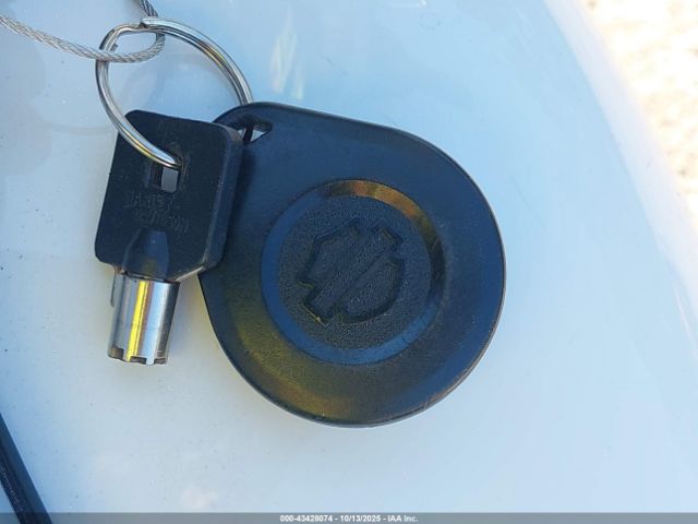 2016 HARLEY-DAVIDSON FLHX 1HD1KBM19GB630173 Photo 10