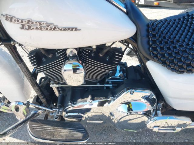 2016 HARLEY-DAVIDSON FLHX 1HD1KBM19GB630173 Photo 8