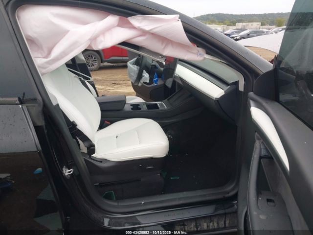 2023 TESLA MODEL Y 7SAYGDEF6PF663915 Photo 4