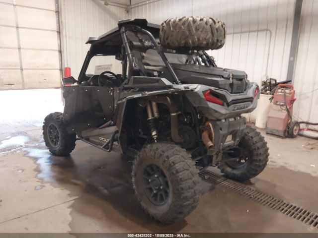 2022 POLARIS RZR 3NSNAE998NN476432 Photo 2