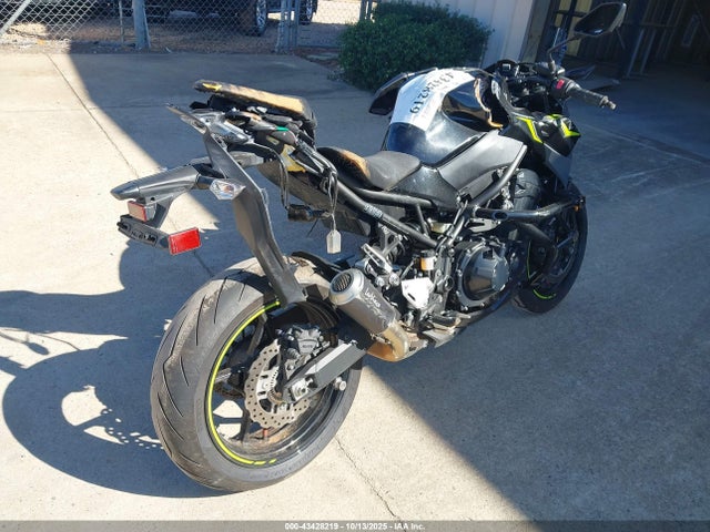 ML5ZRDF12RDA70803 Kawasaki Zr900 F
