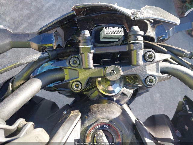 ML5ZRDF12RDA70803 Kawasaki Zr900 F