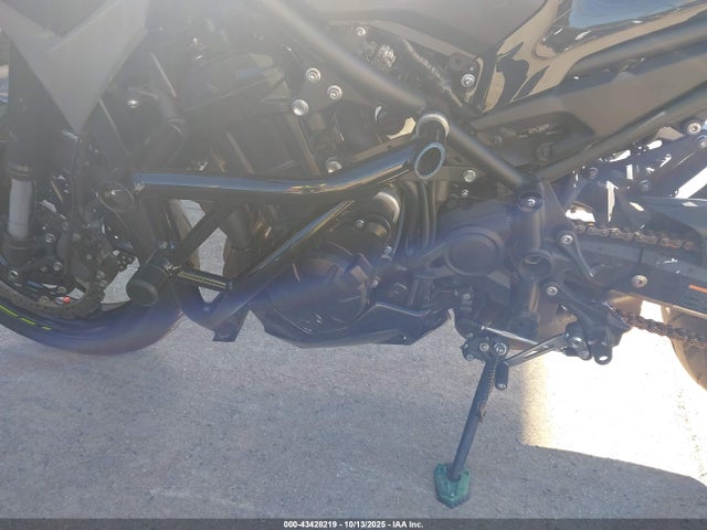 ML5ZRDF12RDA70803 Kawasaki Zr900 F