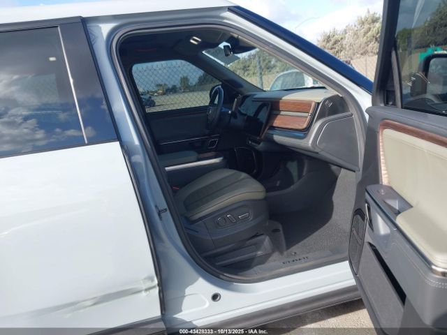 2023 RIVIAN R1T 7FCTGBAA6PN029019 Photo 4