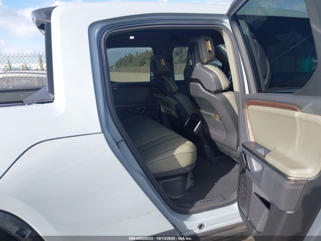 2023 RIVIAN R1T 7FCTGBAA6PN029019 Photo 7