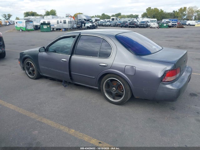 1997 NISSAN MAXIMA JN1CA21D0VT202773 Photo 2