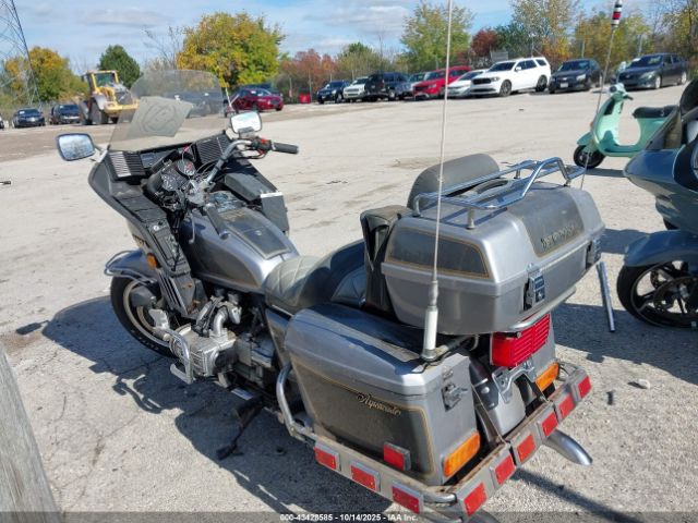 1982 HONDA GL1100 1HFSC0225CA221340 Photo 2