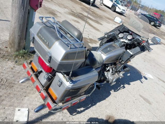 1982 HONDA GL1100 1HFSC0225CA221340 Photo 3