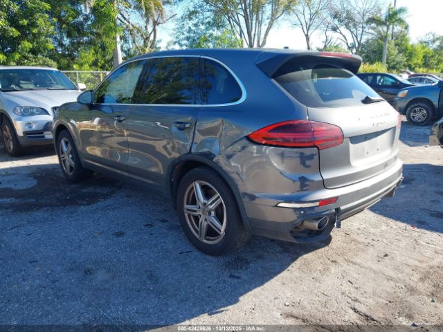 2017 PORSCHE CAYENNE WP1AB2A2XHLA53162 Photo 2