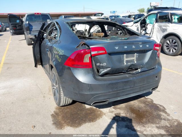 2016 VOLVO S60 YV126MFK3G2404930 Photo 2