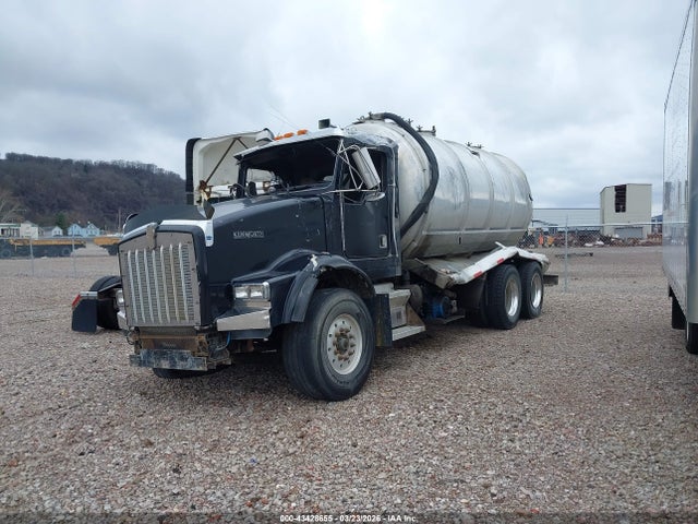 1999 Kenworth Construction T800 მანქანა იყიდება აუქციონზე, vin: 1NKDXUEX0XJ827302, აუქციონის ნომერი: 43428655