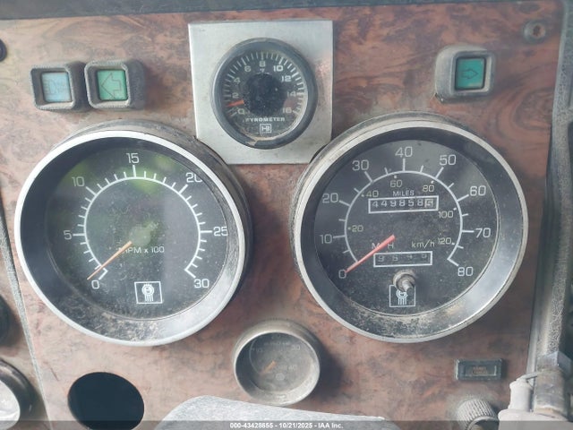 1999 Kenworth Construction T800 მანქანა იყიდება აუქციონზე, vin: 1NKDXUEX0XJ827302, აუქციონის ნომერი: 43428655