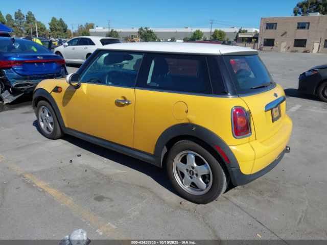 2009 MINI COOPER WMWMF33539TW78338 Photo 2