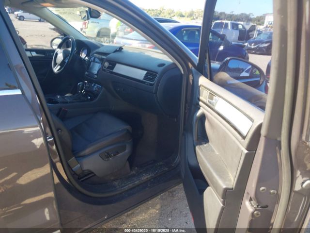 2013 VOLKSWAGEN TOUAREG WVGEF9BP2DD008596 Photo 4