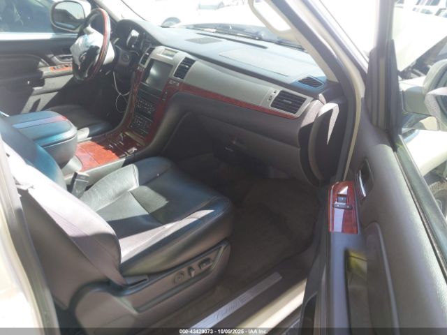 2011 CADILLAC ESCALADE 1GYS4CEF8BR396716 Photo 4