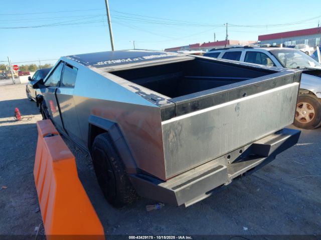 2024 TESLA CYBERTRUCK 7G2CEHED7RA027794 Photo 2
