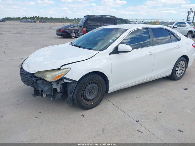Toyota CAMRY LE 2015 4T4BF1FK8FR449550 Image 2