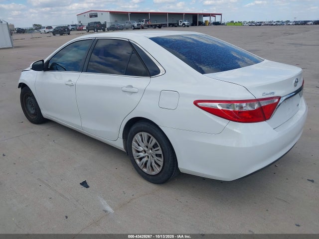 Toyota CAMRY LE 2015 4T4BF1FK8FR449550 Image 3