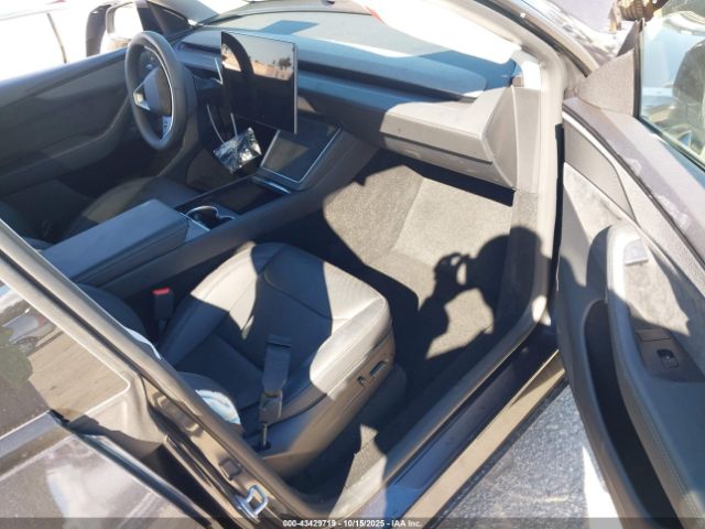 2026 TESLA MODEL Y 7SAYGDEE8TF368090 Photo 4