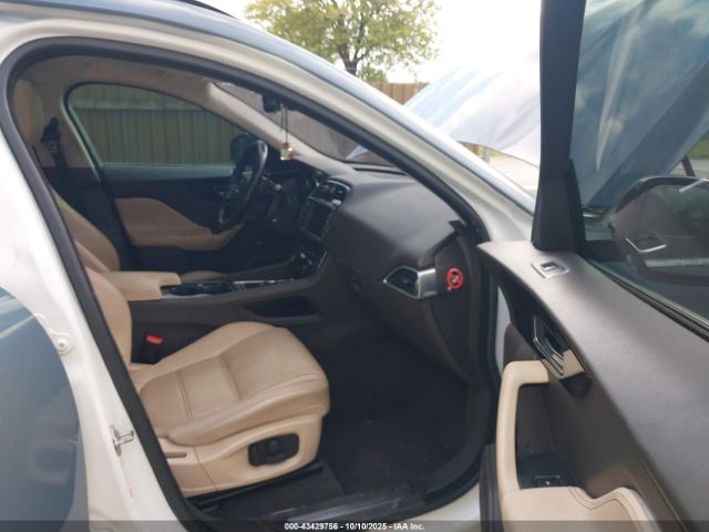 2017 JAGUAR F-PACE SADCK2BN0HA091972 Photo 4