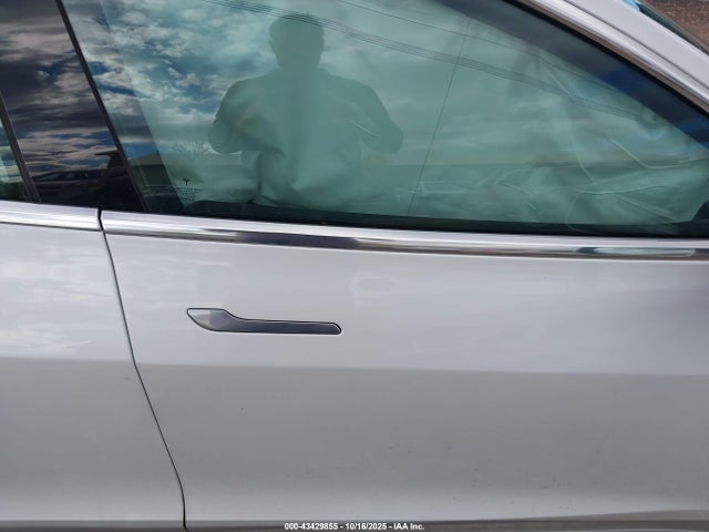 2019 TESLA MODEL 3 5YJ3E1EA5KF464573 Photo 4