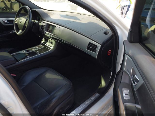 2015 JAGUAR XF SAJWA0F70F8U62534 Photo 4
