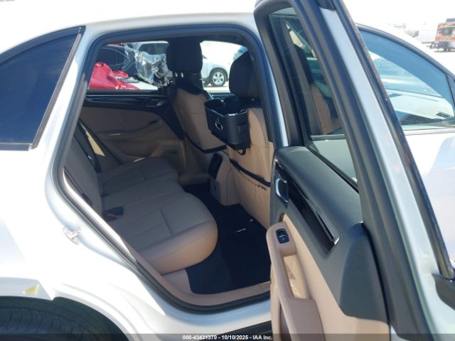 2024 PORSCHE MACAN WP1AA2A59RLB08716 Photo 7