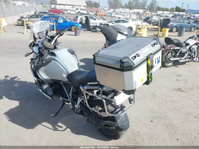 2021 BMW R 1250 WB10M1300M6D88372 Photo 2
