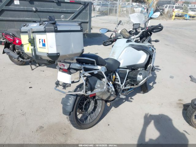 2021 BMW R 1250 WB10M1300M6D88372 Photo 3