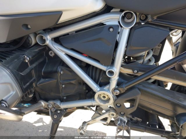 2021 BMW R 1250 WB10M1300M6D88372 Photo 8