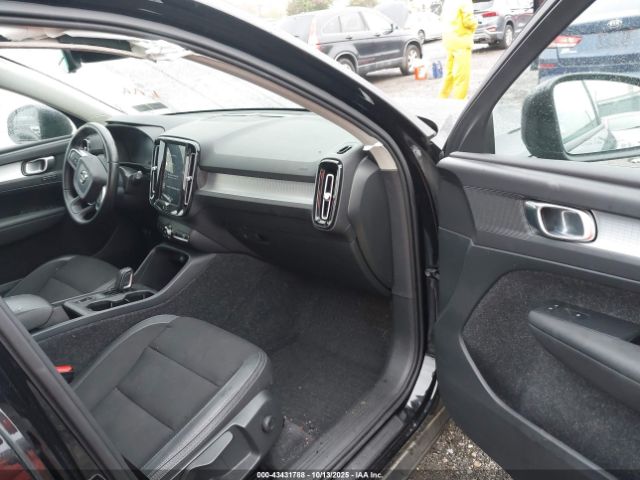 2020 VOLVO XC40 YV4162UKXL2184671 Photo 4