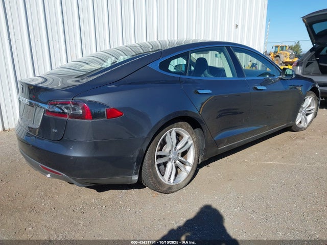 2014 TESLA MODEL S 5YJSA1H11EFP51321 Photo 3