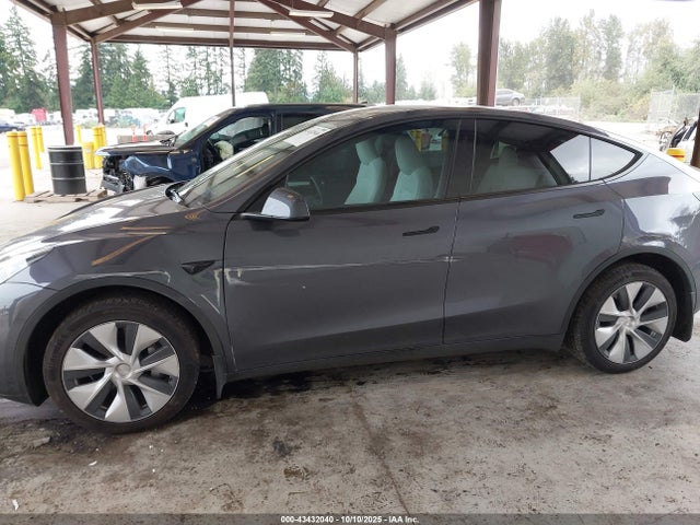 2023 TESLA MODEL Y 7SAYGDEE0PF886720 Photo 5