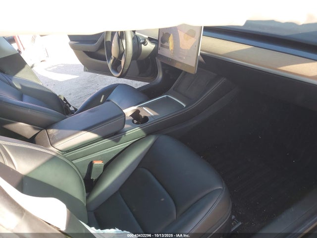 2021 TESLA MODEL 3 5YJ3E1EC9MF025283 Photo 4