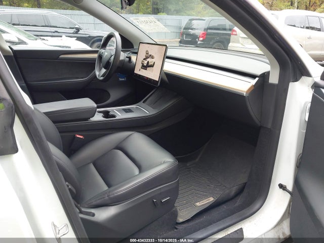 2023 TESLA MODEL Y 7SAYGDEE6PA164777 Photo 4
