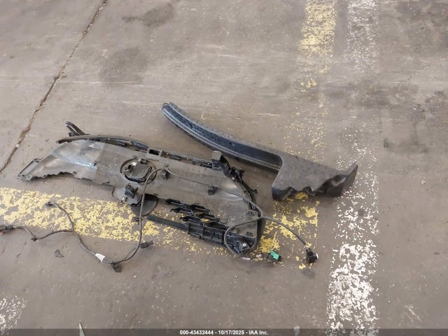 7MUEAAAG8RV075064 Toyota Corolla Cross Xle