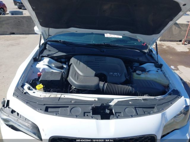 2018 CHRYSLER 300 2C3CCABG9JH315627 Photo 9