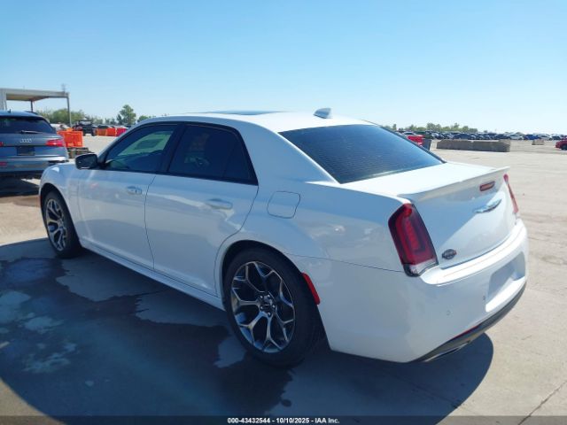 2018 CHRYSLER 300 2C3CCABG9JH315627 Photo 2