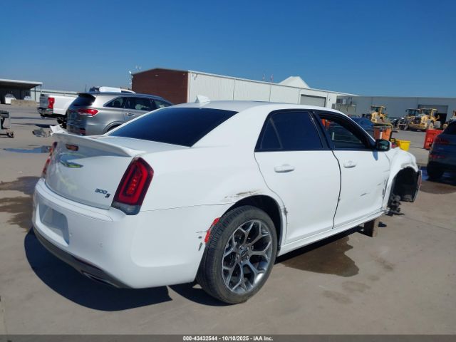 2018 CHRYSLER 300 2C3CCABG9JH315627 Photo 3