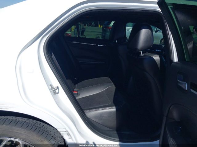 2018 CHRYSLER 300 2C3CCABG9JH315627 Photo 7