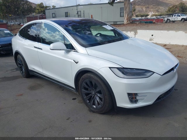 2018 TESLA MODEL X 5YJXCBE22JF139660 Photo 0