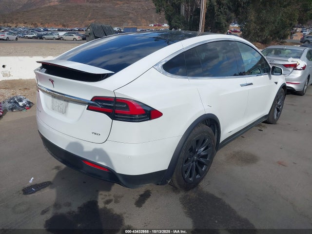 2018 TESLA MODEL X 5YJXCBE22JF139660 Photo 3