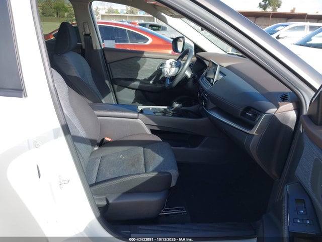 JN8BT3BA0PW004133 Nissan Rogue Sv Fwd