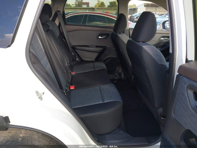 JN8BT3BA0PW004133 Nissan Rogue Sv Fwd