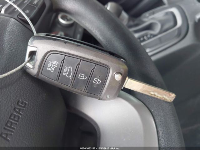 2019 HYUNDAI KONA KM8K12AA6KU379294 Photo 10