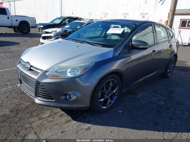 Ford Focus 2014 1FADP3K24EL463834 Image 2