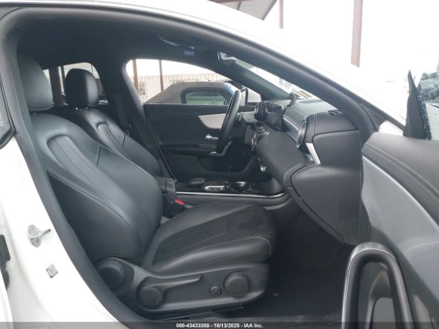 2022 MERCEDES-BENZ CLA 250 COUPE W1K5J4GBXNN300128 Photo 4