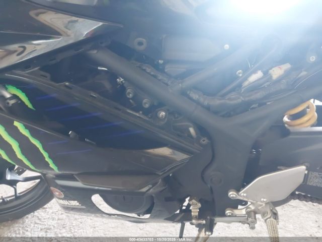 2021 YAMAHA YZFR3 MH3RH18Y1MK006434 Photo 8
